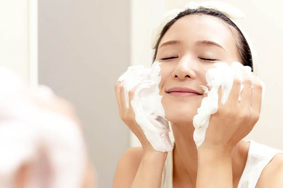 sau khi nặn mụn nên skincare như thế nào